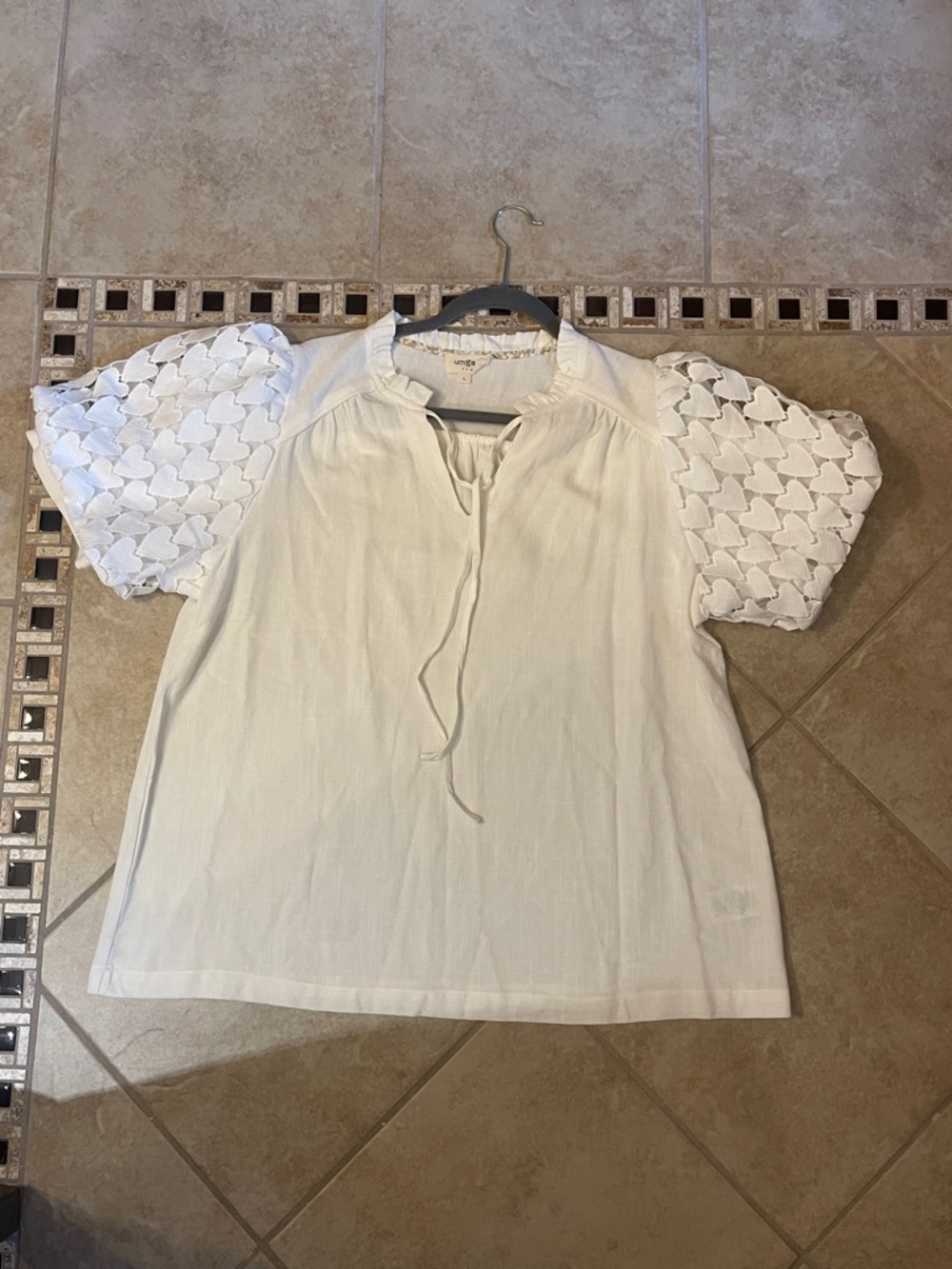 Umgee Ivory Linen Puff Sleeve Tie-Neck Top Size Large - Picture 6 of 10